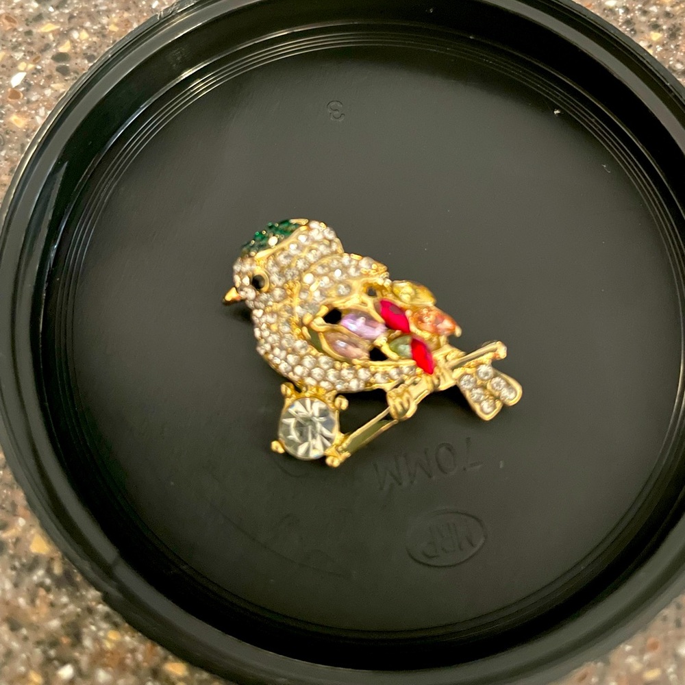 Vintage Rhinestone Small Bird Brooch 
$10 or bundle 3/$25